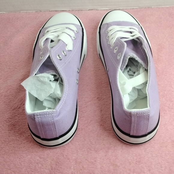 Womens size 5 lavender canvas shoes - Picture 3 of 7